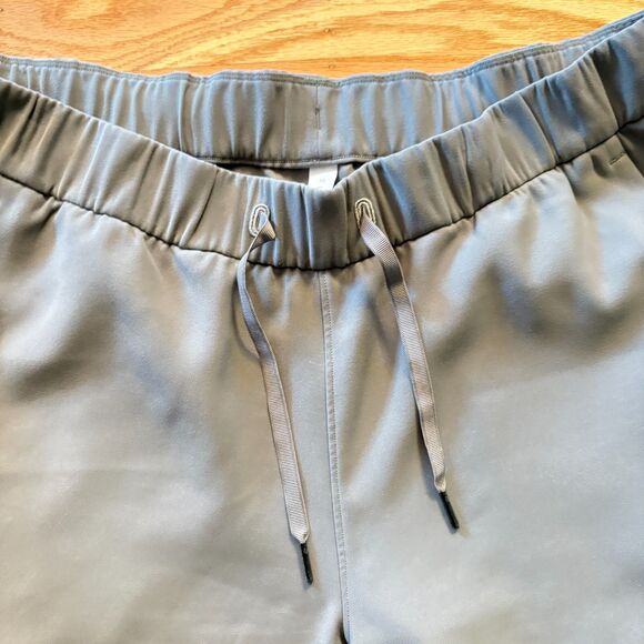 LULULEMON Green Gray Sage On the Fly Crop Pant Womens Size 10 - Picture 2 of 8